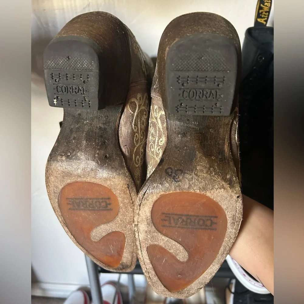 Corral Tan Handcrafted Boots - Picture 6 of 6